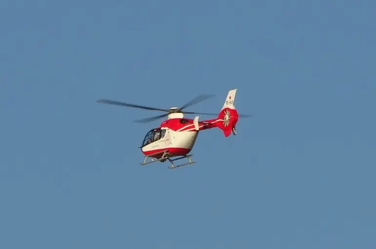 Bahçesaray’da yaralanan genç helikopter ambulansla Van’a sevk edildi
