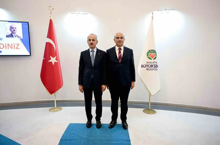 Bakan Abdulkadir Uraloğlu’ndan Büyükşehir Belediyesi’ne ziyaret
