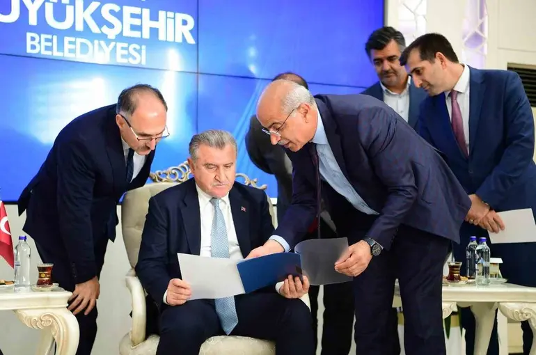 Bakan Bak: "Güzel projeler kazandırıldıkça gençlerimiz faydalanacak, desteklerimiz 2026’da da devam edecek"
