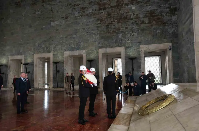 Bakan Bak’tan Anıtkabir’e ziyaret
