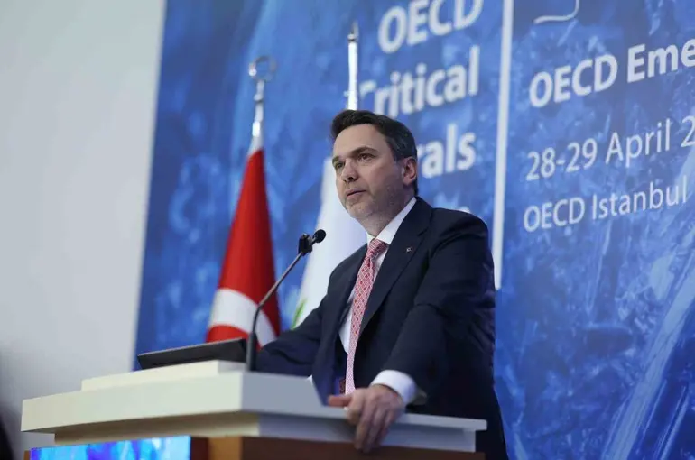 Bakan Bayraktar: ‘‘Türkiye’nin enerji dönüşümünün kalbinde kritik mineraller var’’
