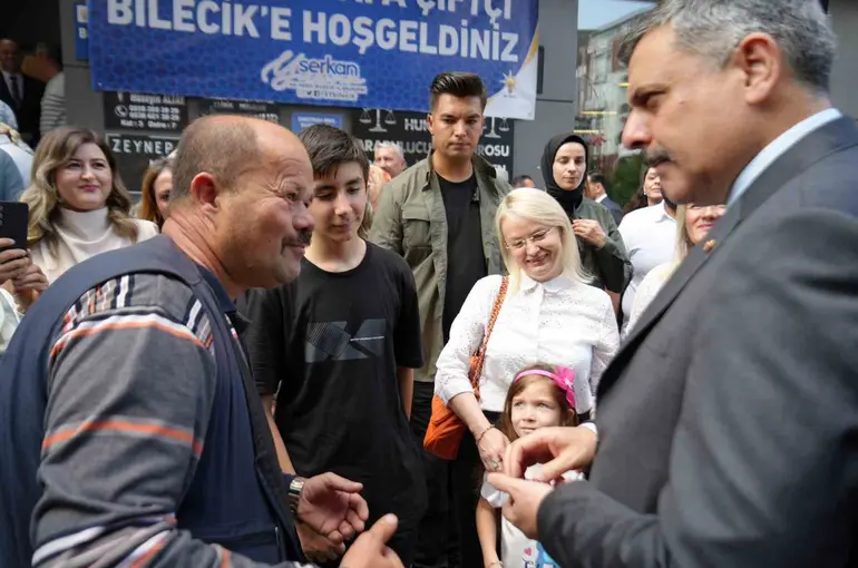 Bakan Çiftçi’ye tespih hediye etti
