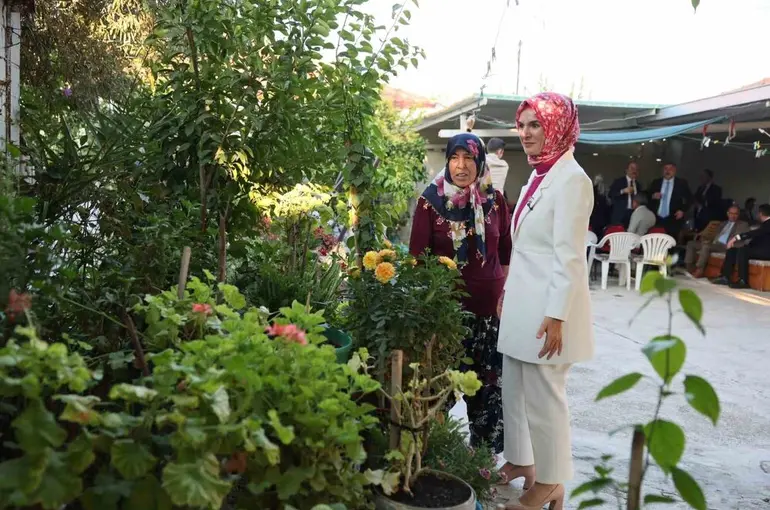 Bakan Göktaş, Kıbrıs Gazisi ve eşinin evine misafir oldu
