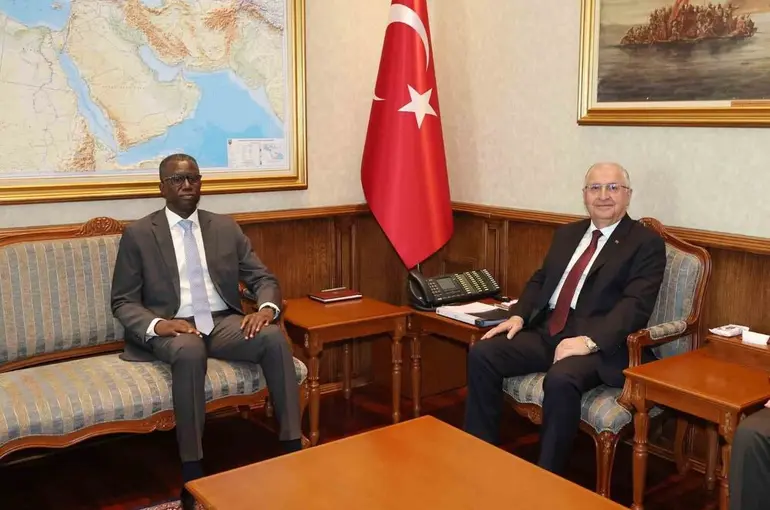 Bakan Güler, Nijer Savunma Bakanı Orgeneral Salifou Mody ile bir araya geldi
