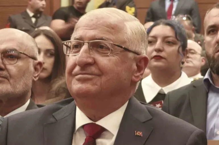 Bakan Güler: "Şehit ve gazilerimizin gösterdiği emsalsiz gayretler Türkiye’nin en sağlam teminatıdırlar"
