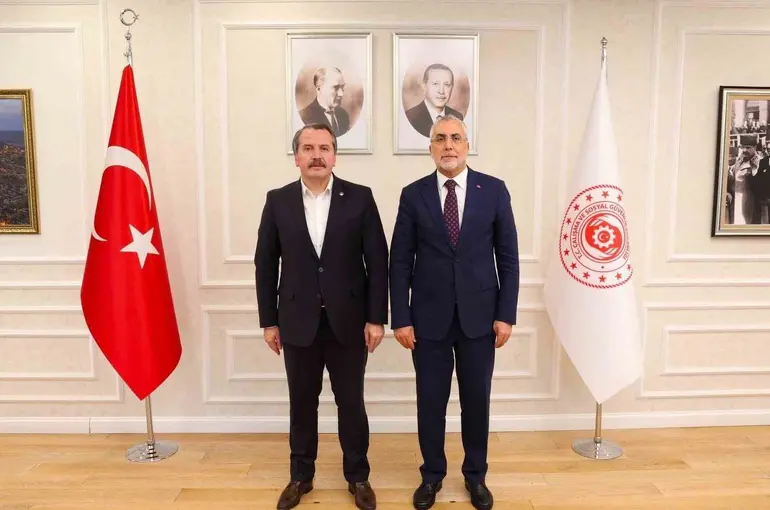 Bakan Işıkhan, Memur-Sen Genel Başkanı Yalçın ile bir araya geldi