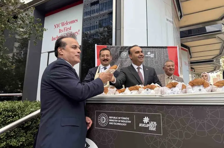 Bakan Kacır: "Her mecrada, her platformda Filistinli kardeşlerimizin hakkını, hukukunu savunmaya en güçlü şekilde Sayın Cumhurbaşkanımızın liderliğinde devam edeceğiz"
