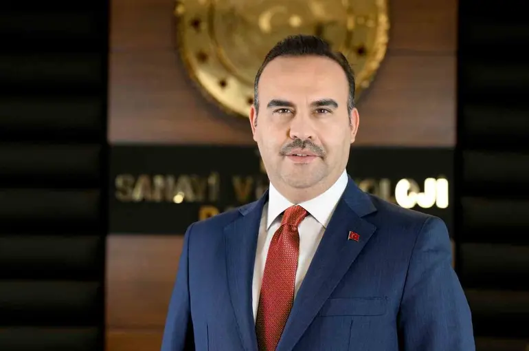 Bakan Kacır, HIT-veri merkezi, HIT-yapay zeka, HIT-kuantum ile HIT-endüstriyel robot çağrısını duyurdu
