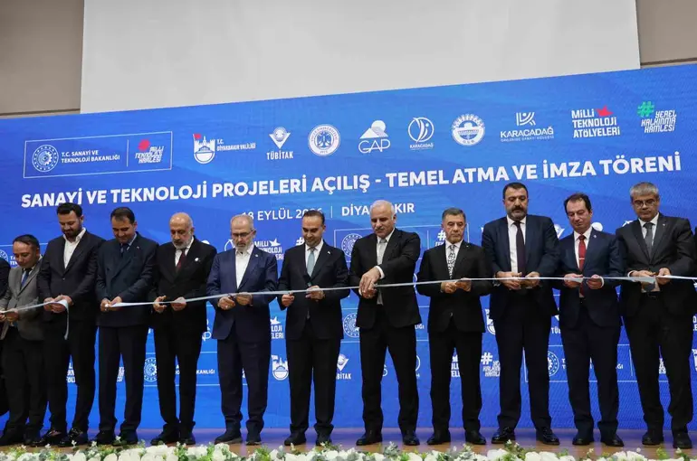 Bakan Kacır, sanayi ve teknoloji projeleri temel atma törenine katıldı
