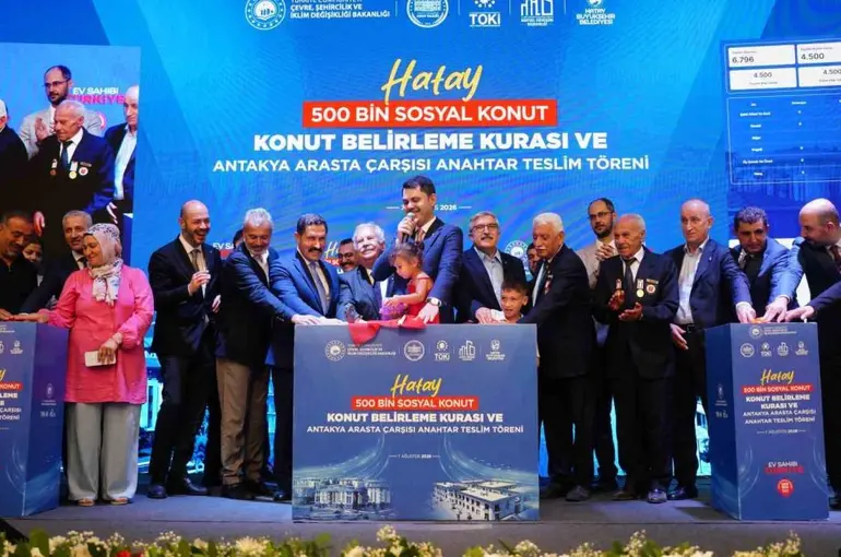 Bakan Kurum’un katılımıyla Hatay’da 8 bin 500 hak sahibinin konutu belirlendi
