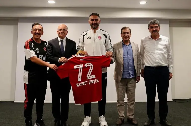 Bakan Şimşek, Bolu kampındaki Batman Petrolspor’u ziyaret etti
