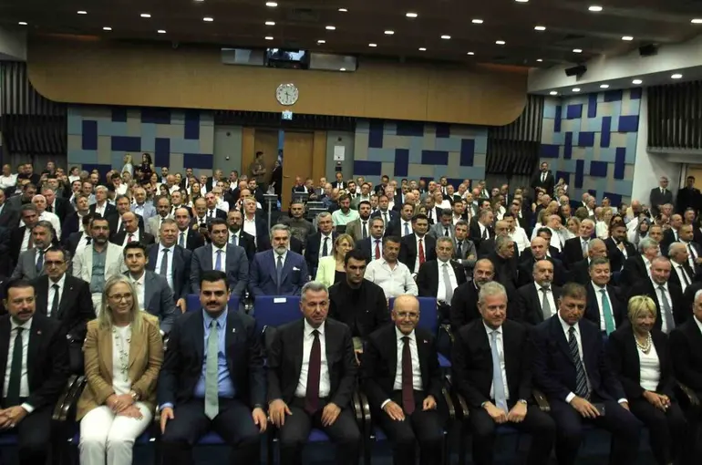 Bakan Şimşek, İzmir’de iş dünyasıyla buluştu

