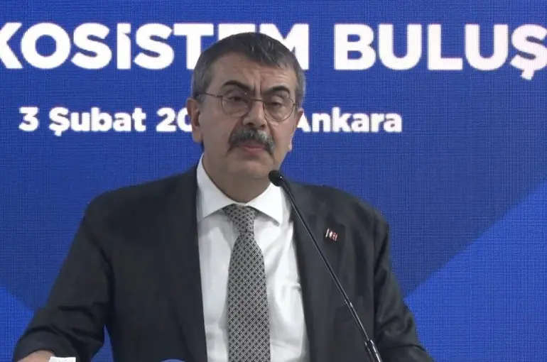 Bakan Tekin: "Teknolojiye dair her adımı geniş yelpazeyle tartmak durumundayız"
