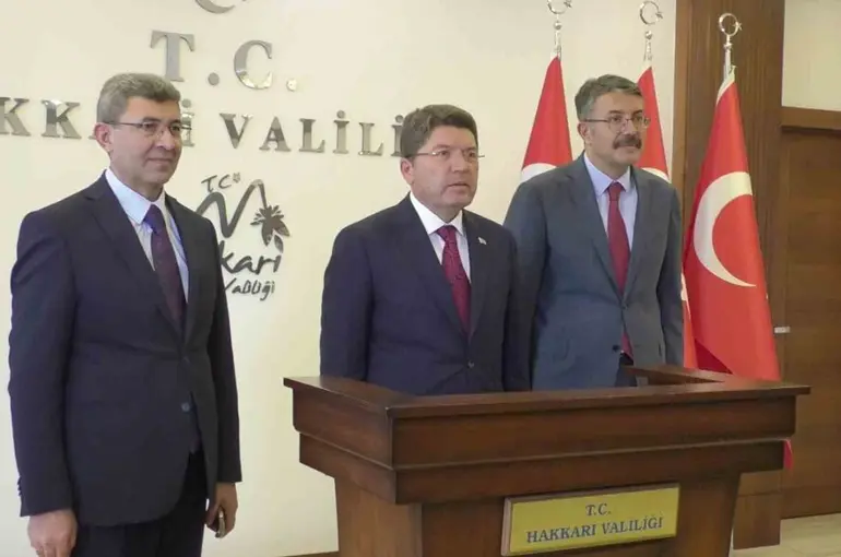 Bakan Tunç Hakkari’de
