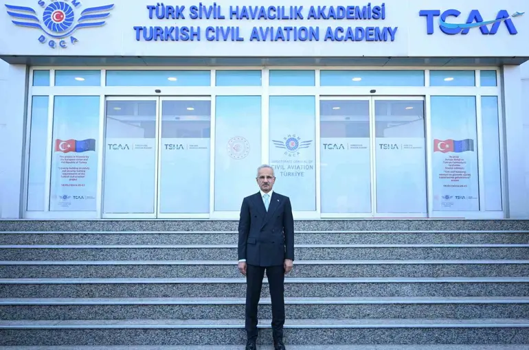 Bakan Uraloğlu: "2030 yılı hedefimiz sürdürülebilir havacılık yakıtı ile karbondioksit emisyonunu yüzde 5 oranında azaltmaktır"