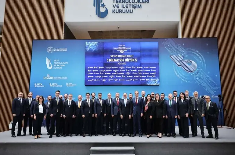 Bakan Uraloğlu: "Türkiye’yi iletişimde ileriye taşıyacak 5G ihalemizi gerçekleştirdik"
