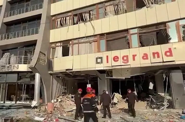 Bakü’de iş merkezinde patlama: 5 yaralı
