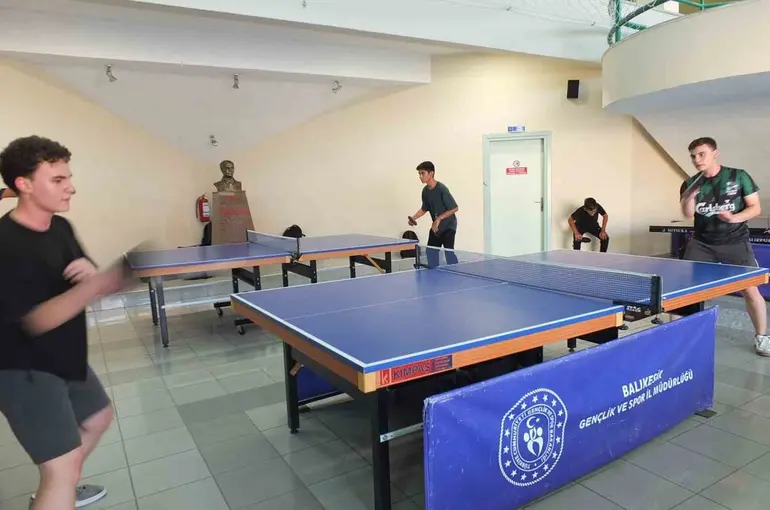 Balıkesir’de Kış Spor Okulları salonları şenlendirdi

