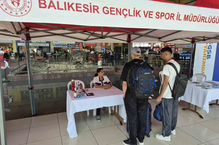 Balıkesir’de üniversite öğrencileri terminalde karşılandı
