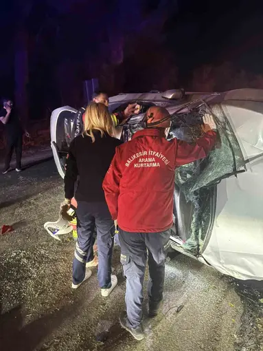 Balya’da otomobil şarampole uçtu: 2 yaralı
