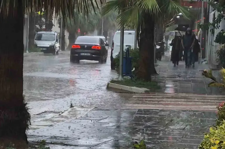 Bartın’da sağanak hayatı olumsuz etkiledi
