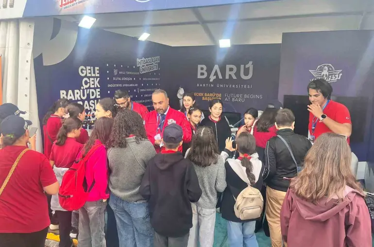BARÜ, TEKNOFEST Güneydoğu’da bilim ve teknoloji çalışmalarıyla yoğun ilgi görüyor
