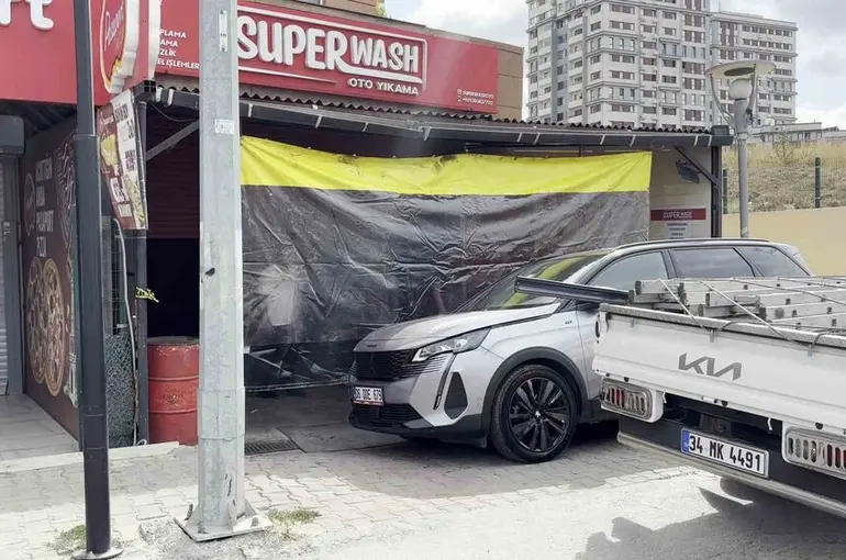 Başakşehir’de oto yıkama dükkanında yangın faciası: 1 ölü, 3 ağır yaralı
