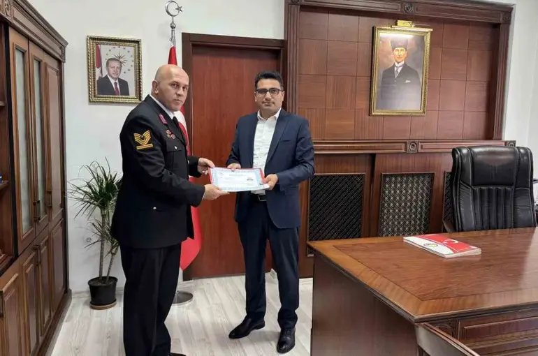 Başarılı jandarma personellerine başarı belgesi
