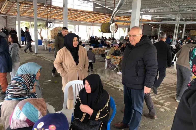 Başkan Arslan umreden dönen hemşehrilerini karşıladı
