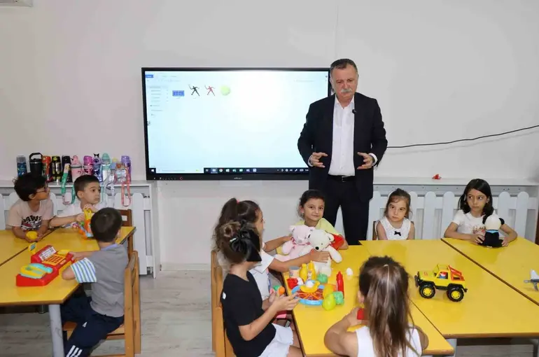 Başkan Balaban yeni eğitim yılında miniklerin heyecanına ortak oldu
