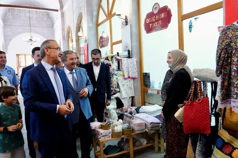 Başkan Bozkurt, Tarihi Bedesten’de kadın girişimciler ve esnafla buluştu
