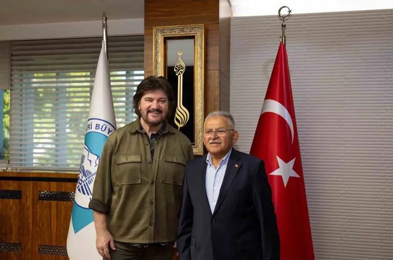 Başkan Büyükkılıç, Ahmet Şafak’ı ağırladı, konser coşkusuna ortak oldu
