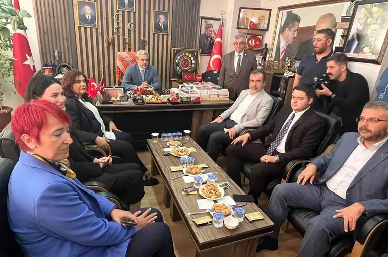 Başkan Çerçioğlu: "Hizmetin önünde duranı sel alır götürür"
