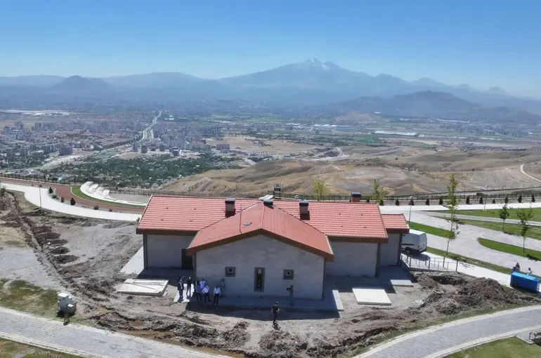 Başkan Çolakbayrakdar: "Kayseri’nin eşsiz manzarası, Kafe Sinan’ın lezzetiyle buluşacak"
