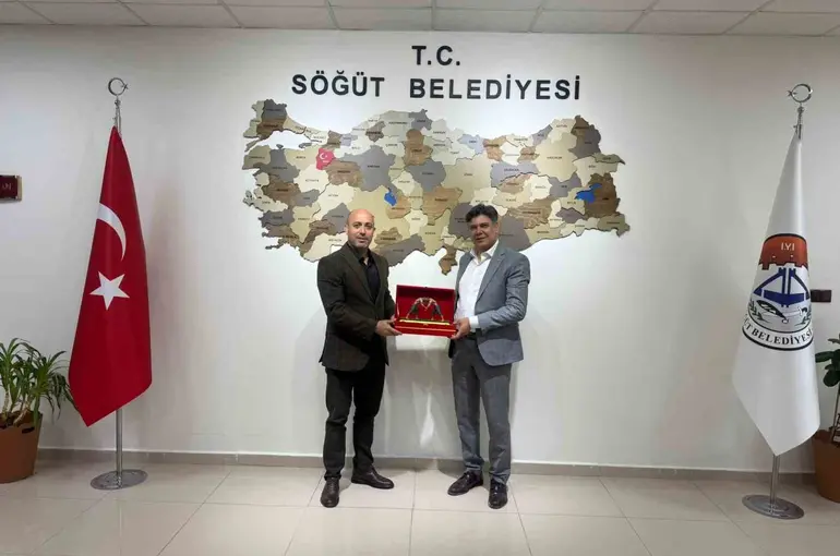 Başkan Durgut’a anlamlı hediye
