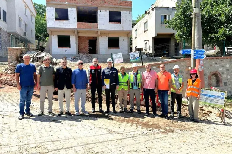 Başkan Erol, Burhaniye Mahallesi’ndeki doğalgaz çalışmalarını yerinde inceledi
