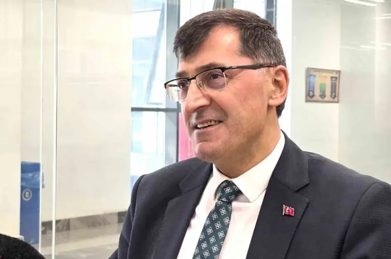 Başkan Kahveci, siyasi hayatına Yeni Parti’de devam edeceğini açıkladı
