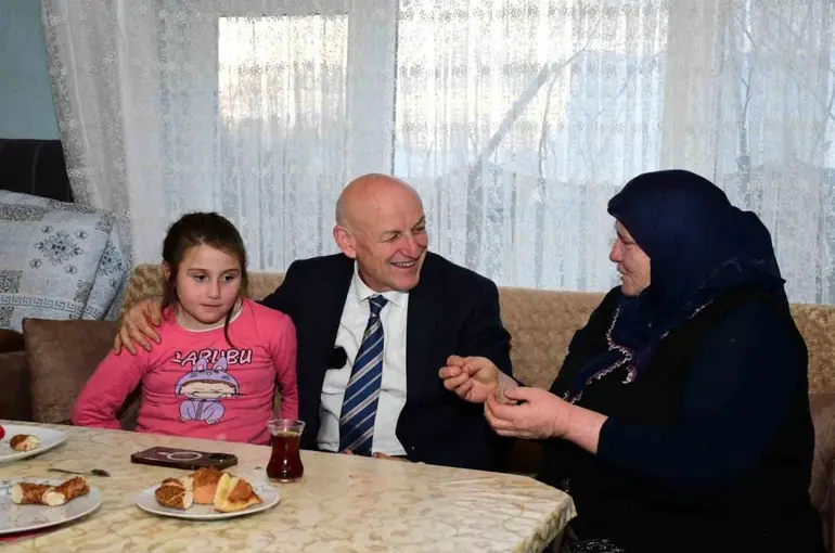 Başkan Kul: "Terme’yi makam koltuklarından değil, evlerden ve sokaklardan yönetiyoruz"

