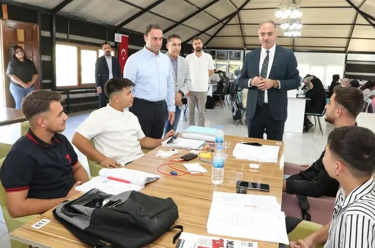 Başkan Kuş’tan üniversite adaylarına destek ziyareti
