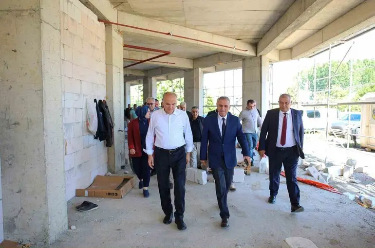 Başkan Özlü, otel yatırımını yerinde inceledi
