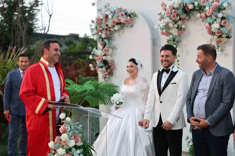Başkan Özlü vatandaşlarla bir araya geldi
