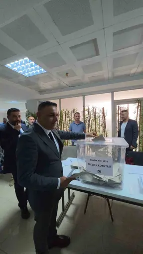 Başkan Sadıkoğlu, oyunu kullandı
