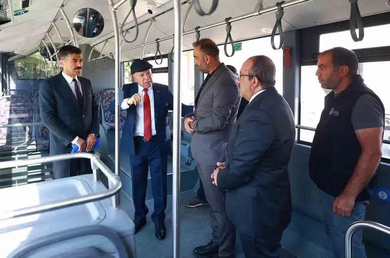 Başkan Sekmen halk otobüsü şoförleriyle bir araya geldi
