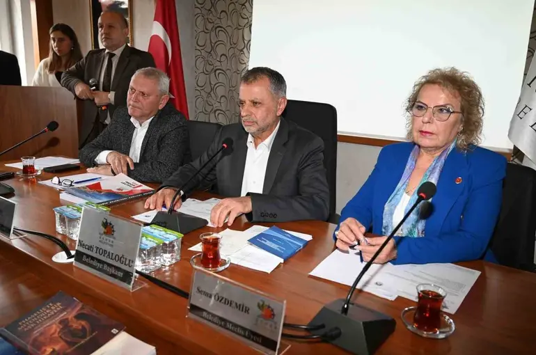 Başkan Topaloğlu: "Yollardaki kazılar altyapı kurumlarına ait"
