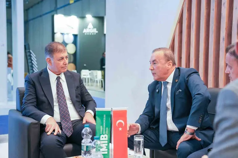 Başkan Tugay’dan İtalya’da Marble İzmir temasları
