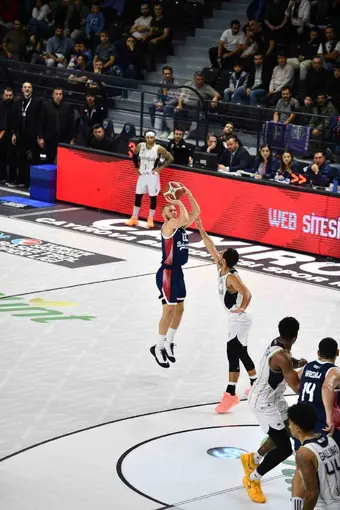 Basketbol Süper Ligi: Çayırova Belediyesi: 76 - Bahçeşehir Koleji: 84
