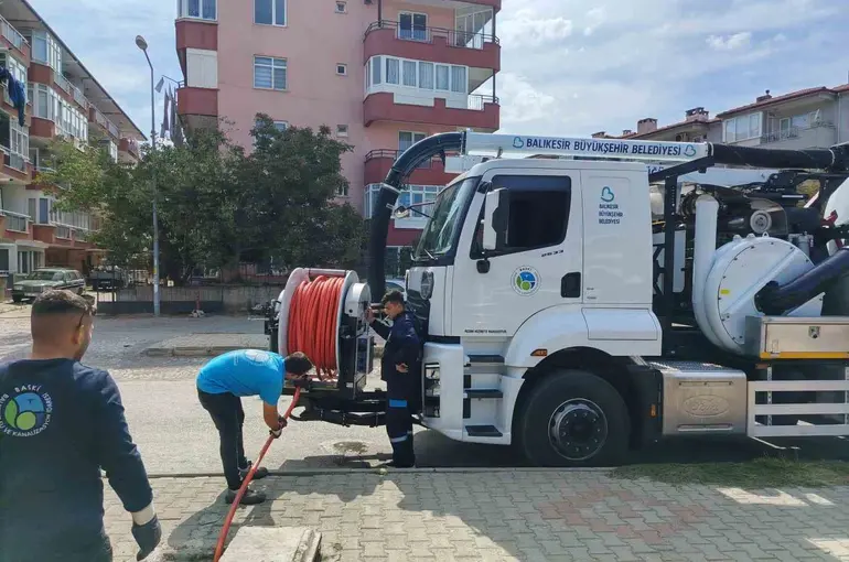 BASKİ’nin yeni kanal açma araçları Ayvalık’ta hizmete başladı
