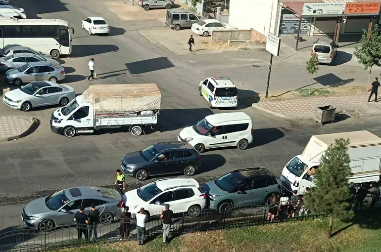 Batman’da 4 araçlı zincirleme kaza
