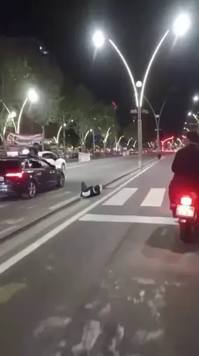 Batman’da domuz dehşeti: Yayaya çarpıp yaraladı, trafiğin altını üstüne getirdi
