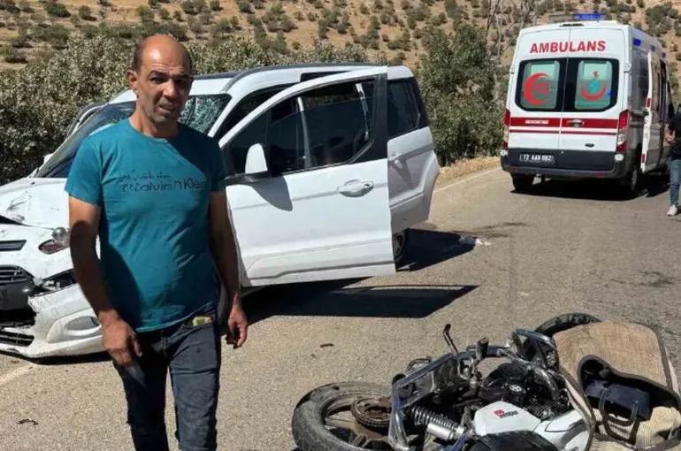 Batman’da hafif ticari araç ile motosiklet çarpıştı: 1 yaralı
